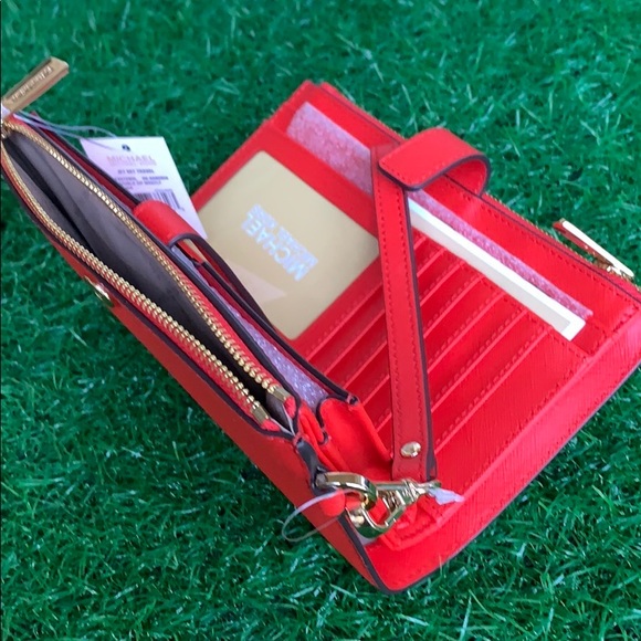 MICHAEL KORS Large Double Zip Leather Smartphone Wallet - Picture 14 of 16